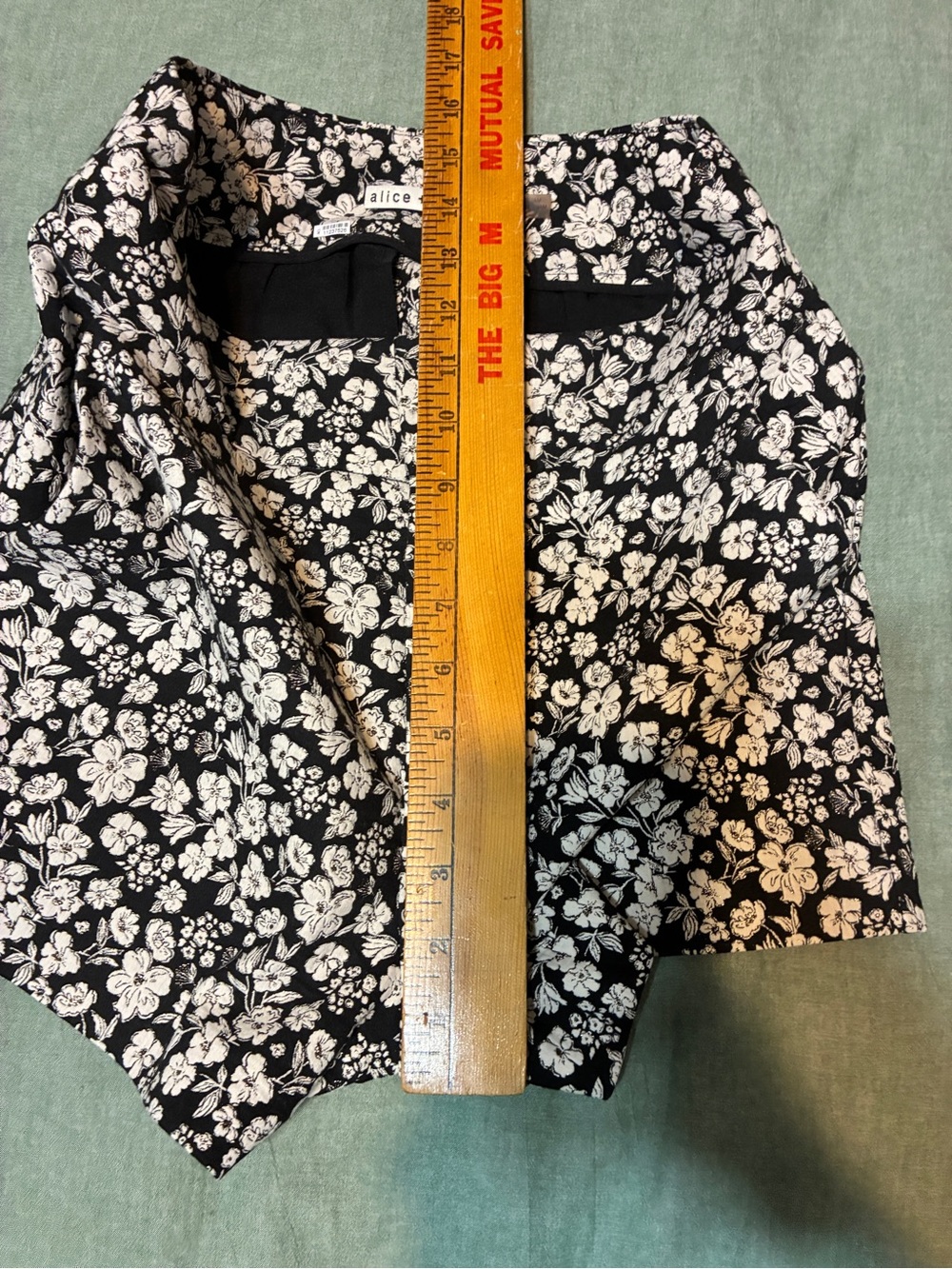 Alice + Olivia Cady High Rise Floral Metallic Jacquard Shorts Black White Size 4 - Picture 8 of 10